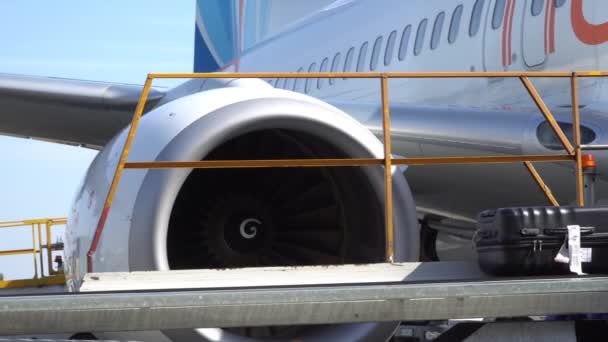 飞机引擎的特写。基辅， 乌克兰 16.09.2019 — 图库视频影像