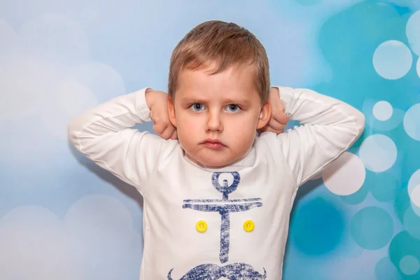 Kind Emotionen Lustiger Junge Ein Junge Mit Blauen Augen Porträt — Stockfoto