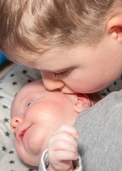 Bambini Cura Dei Bambini Più Piccoli Buoni Ritratti Bambini Fratello — Foto Stock