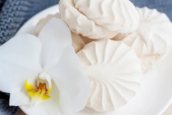 Marshmallows Vanilla Sweet Homemade Marshmallows Light Composition Orchid Flower Sweet — Stock Photo, Image