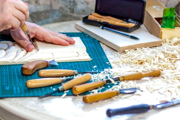 Intaglio Fatto Mano Dal Maestro Utensili Intagliare Lavori Legno — Foto Stock