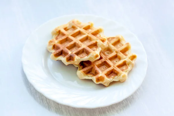 Waffles Caseiros Vienenses São Servidos Para Café Manhã Com Leite — Fotografia de Stock