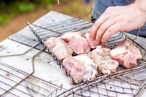 Syrové Maso Grilování Ohni Tradiční Kavkazský Kebab Špejli Vařící Maso — Stock fotografie