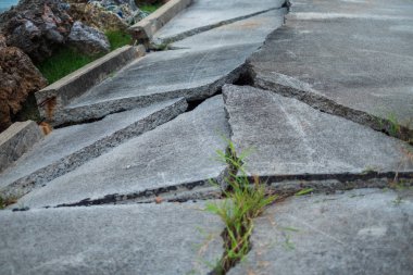 arka plan eski yol çatlamak doku kopya alanı ile bina. görüntü taşıma, açık, inşaat, kaza, hasar kavramı