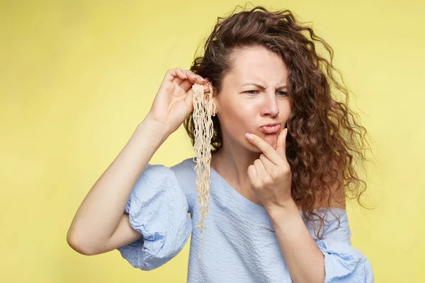 Auténtica Toma Atractiva Mujer Caucásica Con Gran Sentido Del Humor — Foto de Stock