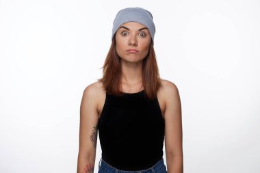 Oh hayır. Duygu sıkılı dişler ve gözler çıktı, tutmak raslantı kameraya, giyinmiş çekici komik duygusal öğrenci bayan arıyorum, headshot şok ve üniversitede geç olurken vurguladı.