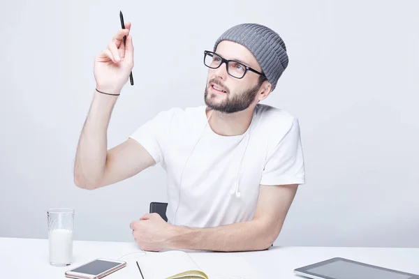 Joven Arquitecto Hipster Profesor Lleva Sombrero Elegante Gafas Que Explican — Foto de Stock