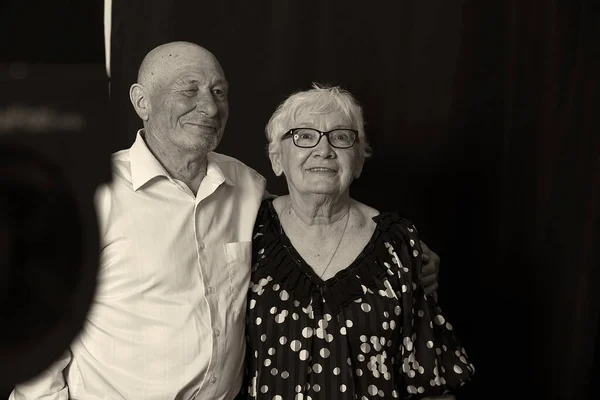 Retrato Pareja Ancianos Mayores Demuestran Verdadero Amor Uno Otro Tienen — Foto de Stock