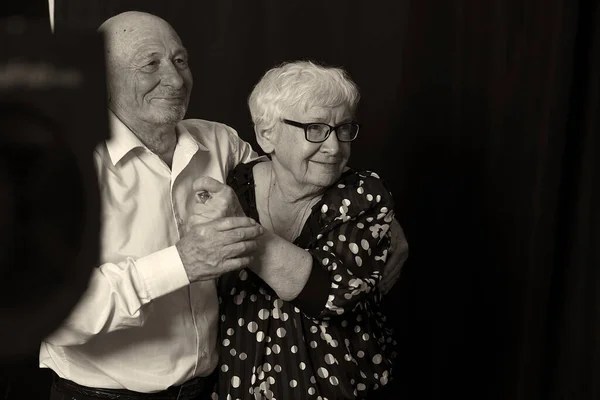 Retrato Casal Idoso Sênior Demonstrar Seu Verdadeiro Amor Pelo Outro — Fotografia de Stock