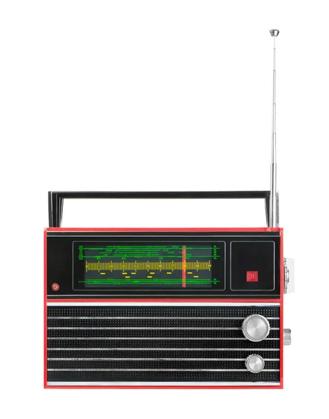 旧的红色晶体管便携式无线电接收机与伸缩天线 在白色背景上被隔离 — 图库照片