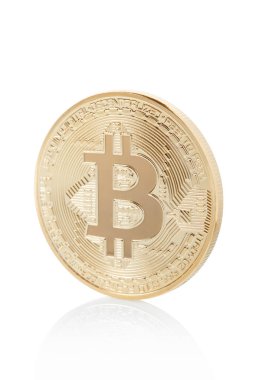 Bitcoin, beyaz, kırpma yolu dahil izole altın sikke yan görünüm