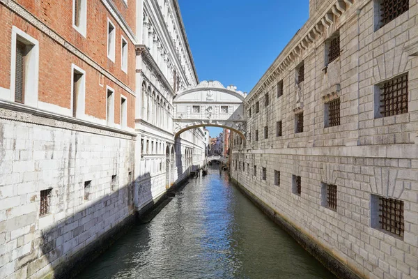Seufzerbrücke Und Ruhiges Wasser Kanal Niemand Venedig Italien — Stockfoto