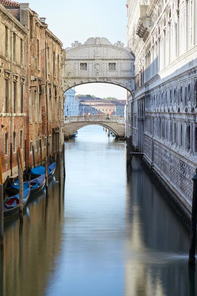 Seufzerbrücke Und Ruhiges Wasser Kanal Morgens Venedig Italien — Stockfoto