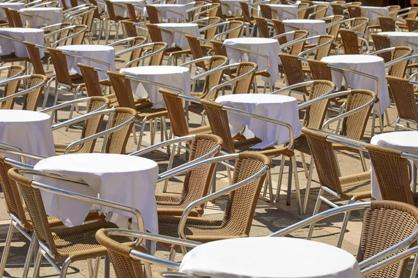 Prázdné Chodníku Stoly Židle Slunečného Letního Dne Itálii — Stock fotografie