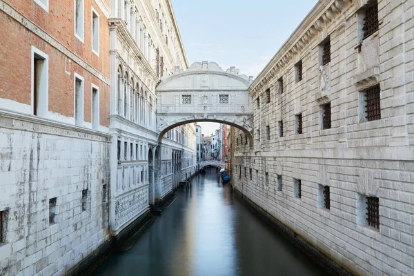 Seufzerbrücke Und Ruhiges Wasser Kanal Frühmorgens Venedig Italien — Stockfoto