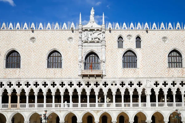 Fasádě Paláce Doge Budovy Benátkách Slunečného Letního Dne Itálii — Stock fotografie
