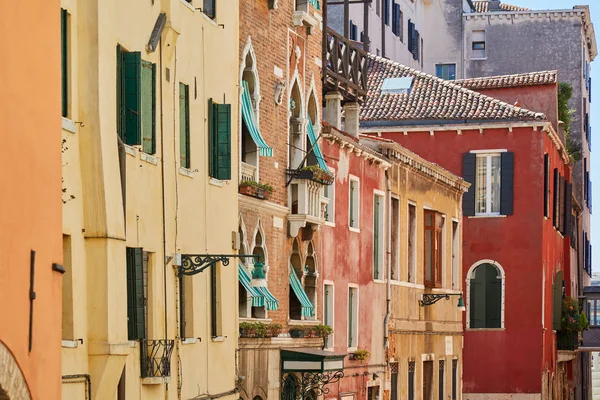 Venecia Coloridos Edificios Casas Fachadas Día Soleado Italia — Foto de Stock