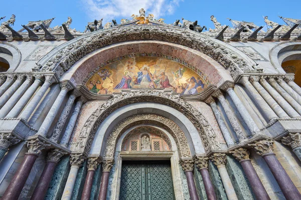 Saint Mark Basilica Facade Portal Details Golden Colorful Mosaics Marble — Stock Photo, Image