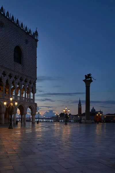 Praça San Marco Com Leão Alado Palácio Doge Ninguém Final — Fotografia de Stock