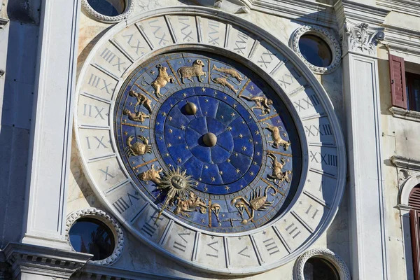 Horloge Signes Zodiaque Mystère Dans Une Journée Ensoleillée Italie — Photo