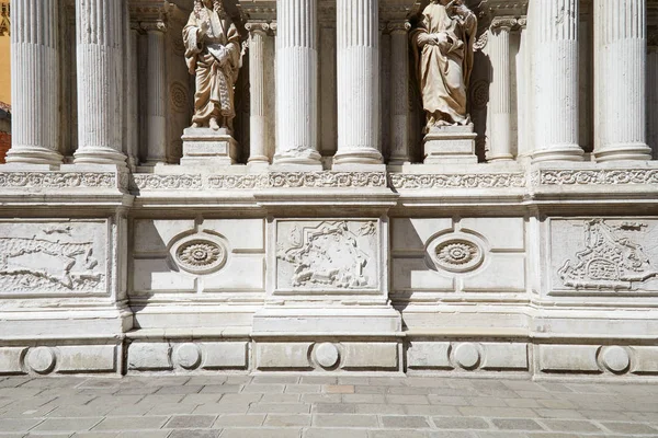 Барокко Белая Архитектура Статуями Колоннами Фон Солнечный День Италии — стоковое фото