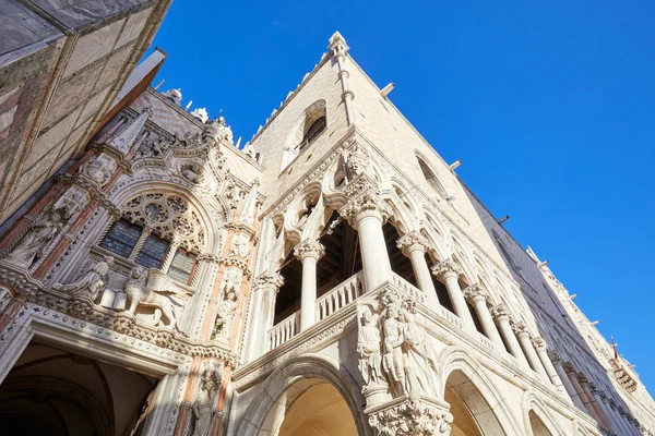 Doge Palace Building Facade Statues Sculptures Venice Sunny Summer Day — Stock Photo, Image