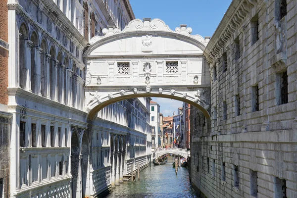 Seufzerbrücke Einem Sonnigen Tag Strahlend Blauer Himmel Venedig Italien — Stockfoto