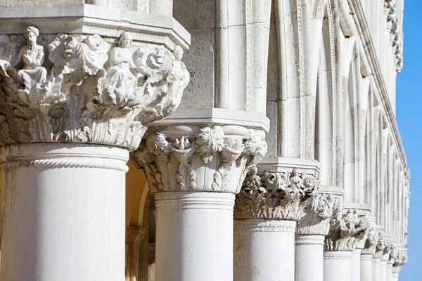 stock image Venice, white capital sculptures of Doge palace colonnade in a sunny day