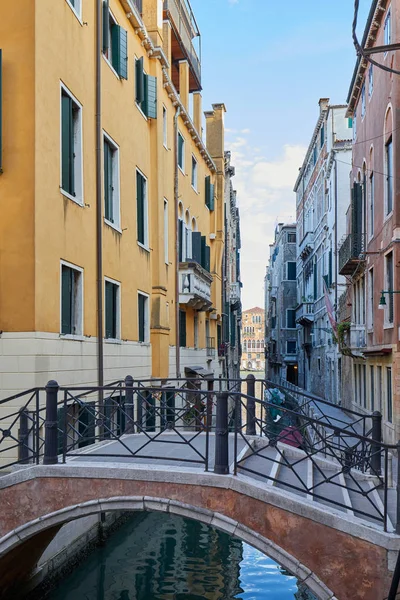 Venecia Puente Vacío Canal Día Verano Italia — Foto de Stock