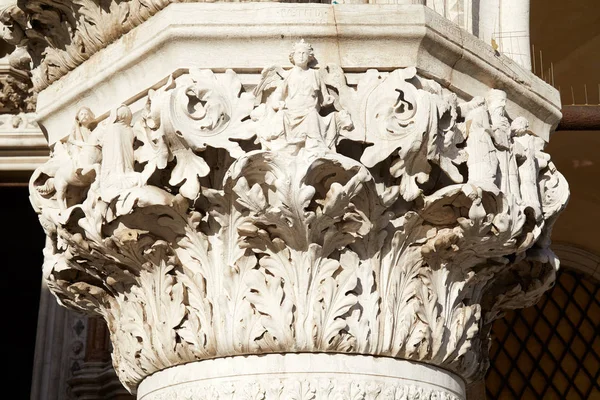 Wenecja Biały Kapitału Rzeźba Anioła Postaci Pałacu Dożów Słoneczny Dzień — Zdjęcie stockowe