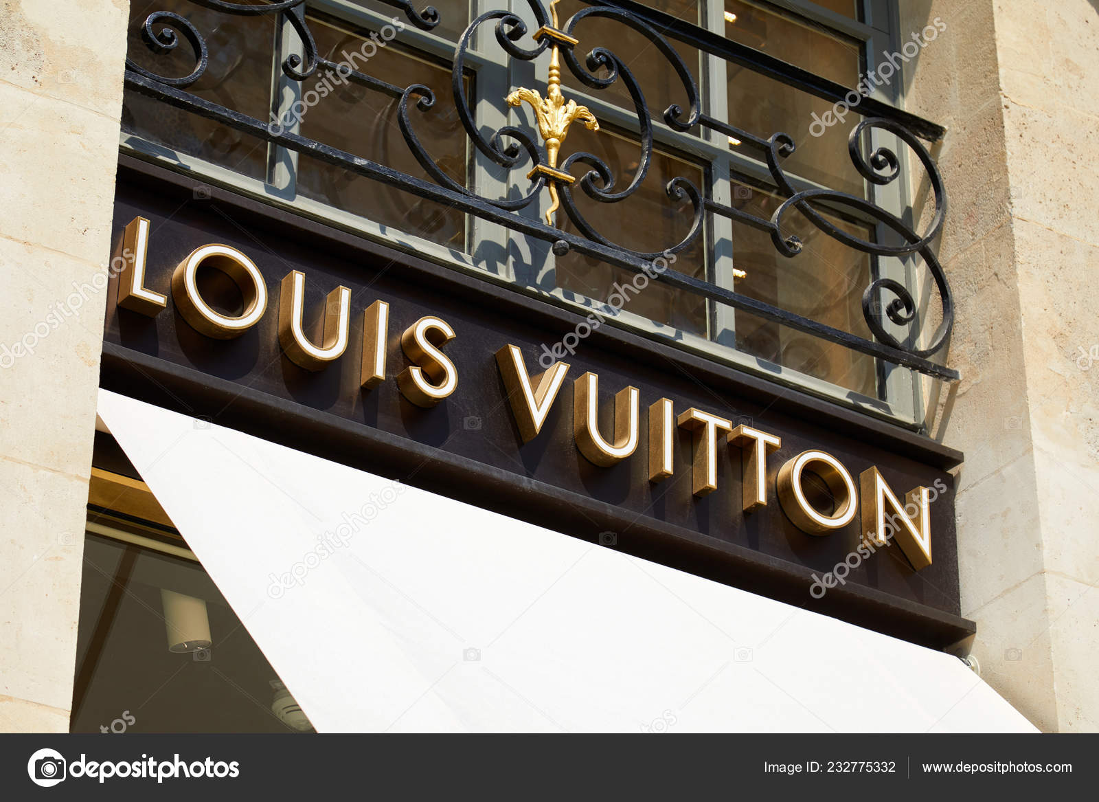 Paris France July 2018 Louis Vuitton Golden Sign Place Vendome – Stock  Editorial Photo © AndreaA. #232775332