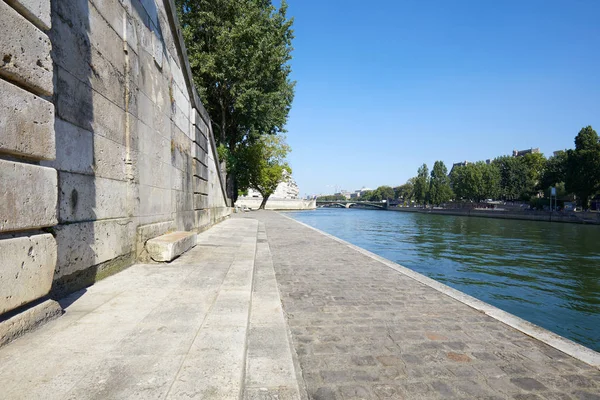 Paryż Pusty Seine River Doki Szeroki Kąt Widzenia Słoneczny Letni — Zdjęcie stockowe