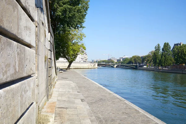 Parigi Attracchi Della Senna Nessuno Una Giornata Estiva Soleggiata — Foto Stock