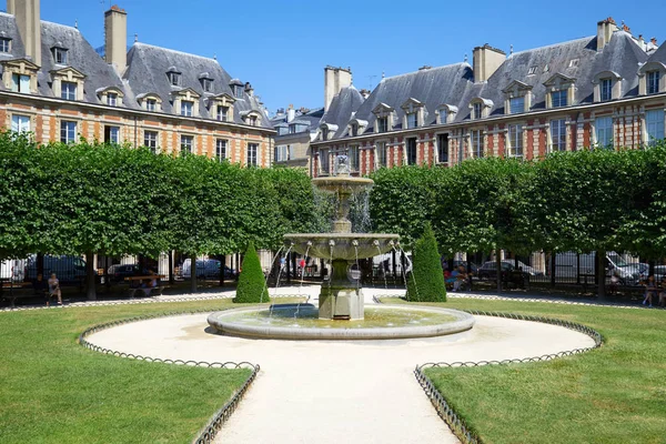 Empty Place Des Vosges Paris Sunny Summer Day Clear Blue — Stock Photo, Image