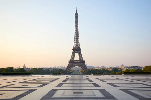 Eiffel Tower Empty Trocadero Nobody Clear Summer Morning Paris France — Stock Photo, Image