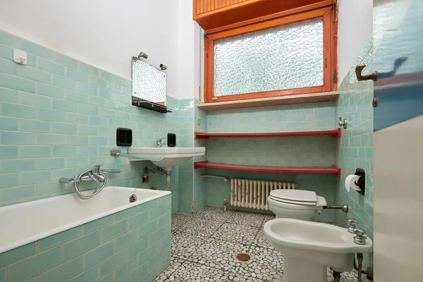 Нормальная Ванная Комната Интерьере Старой Квартиры — стоковое фото