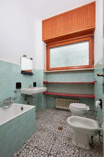 Banheiro Simples Apartamento Antigo Interior — Fotografia de Stock