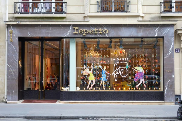 París Francia Julio 2018 Repetto Tienda Danza Moda Con Letrero — Foto de Stock