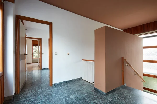 Couloir Escalier Avec Sol Marbre Vert Dans Une Maison Campagne — Photo