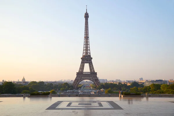 Tour Eiffel Lever Soleil Clair Trocadéro Personne Paris France — Photo