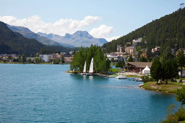 스위스는 화창한 여름날에 세인트 모리츠 호수와 — 스톡 사진