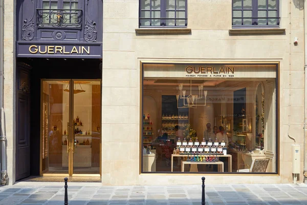Paříž Francie Července 2018 Guerlain Úložiště Systému Windows Paříži Slunečný — Stock fotografie