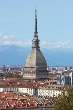 Mole Antonelliana kulede Torino'da bir güneşli yaz günü İtalya