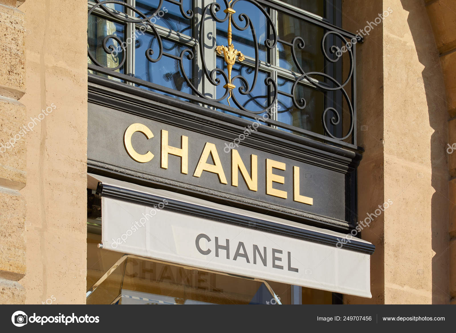 Chanel Shop In Place Vendome In Paris Stock Photo - Download Image