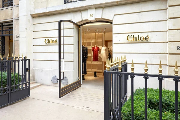 Paris, Frankrike - 22 juli 2017: Chloe lyx Modebutik i ave — Stockfoto