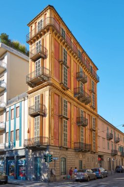 Torino, İtalya - 21 Ağustos 2017: Scaccabarozzi ince house olarak da bilinir polenta dilim İtalya güneşli bir gün Alessandro Antonelli mimar tarafından