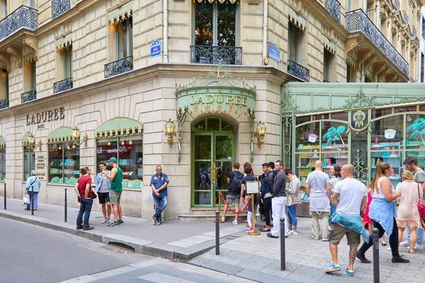 Paris França Julho 2017 Laduree Loja Confeitaria Famosa Exterior Com — Fotografia de Stock