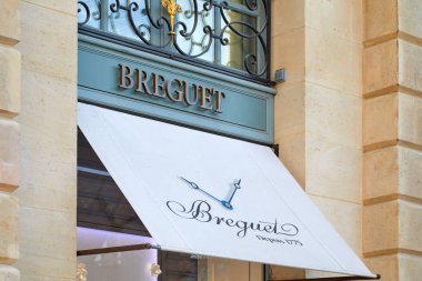 Paris, Fransa-Temmuz 21, 2017: Breguet lüks mağaza yerinde Vendome Paris, Fransa.