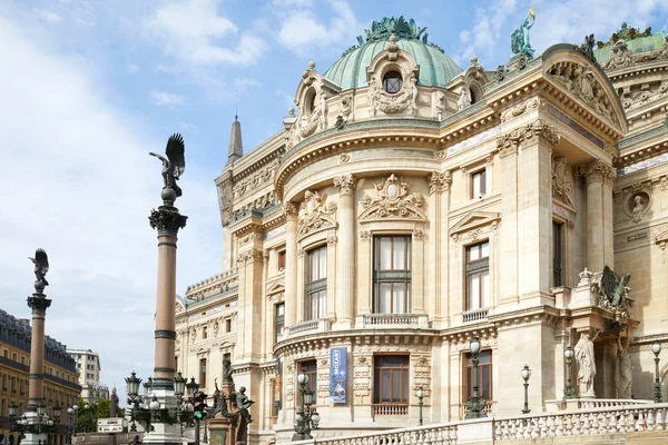 法国巴黎 2017年7月22日 在法国阳光明媚的夏日 加尼耶歌剧院的建筑回到了巴黎 — 图库照片