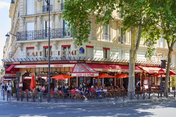 Paris France Juillet 2017 Typique Brasserie Café Avec Des Tables — Photo